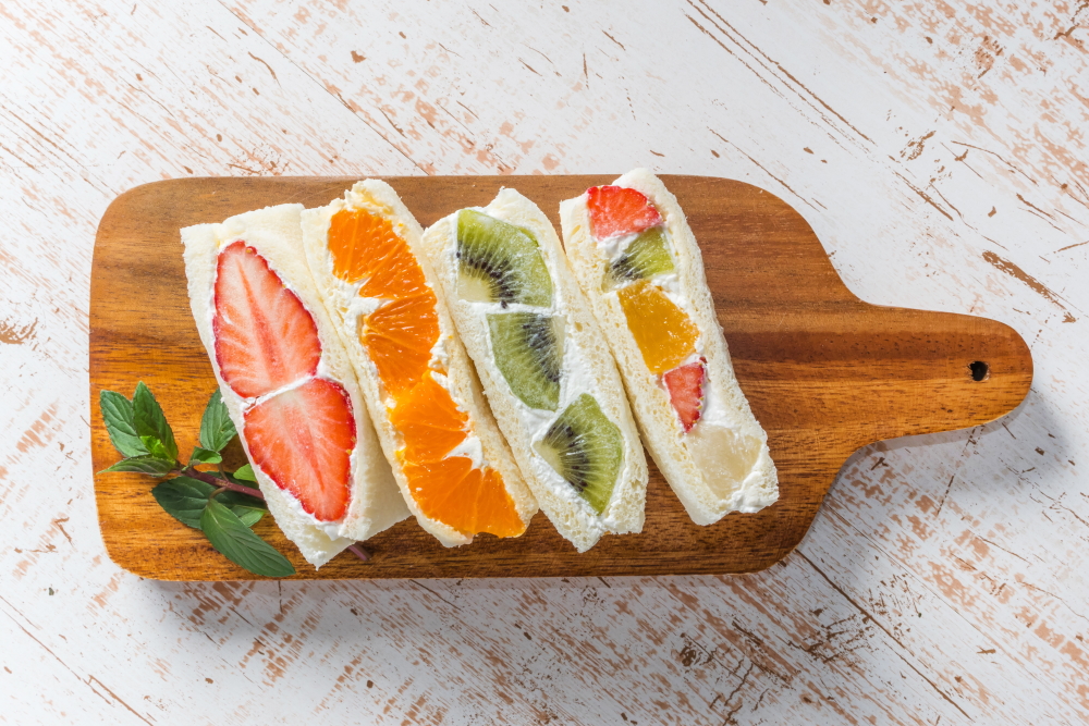 コンビニの「ミルクフランス」で作るフルーツサンドがキレイで美味しすぎる