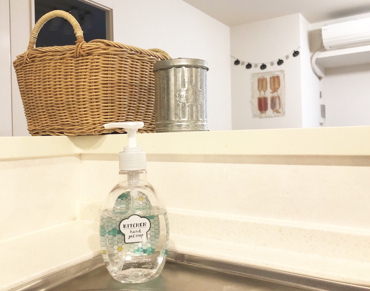 ビオレU「キッチンハンドジェル レトロタイルデザイン シトラス」250ml 458円