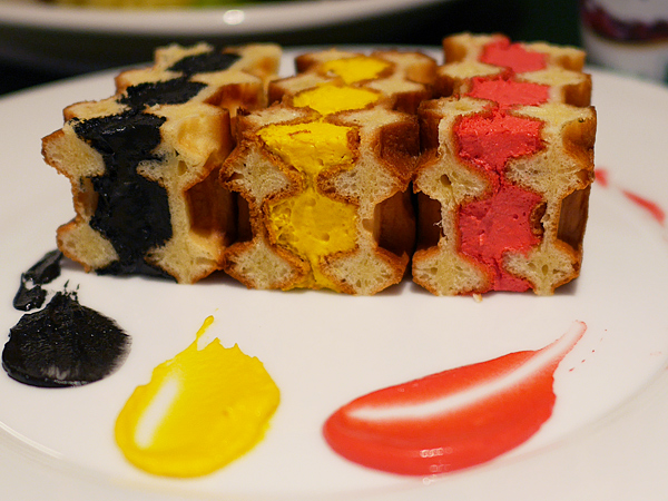 「ベルギーヨーグルト ピュアナチュール プレーン 砂糖不使用」 105g　166円、「ベルギーヨーグルト ピュアナチュール ブルーベリー」　100g　183円