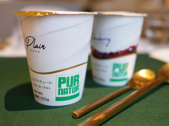 「ベルギーヨーグルト ピュアナチュール プレーン 砂糖不使用」 105g 166円、「ベルギーヨーグルト ピュアナチュール ブルーベリー」 100g 183円