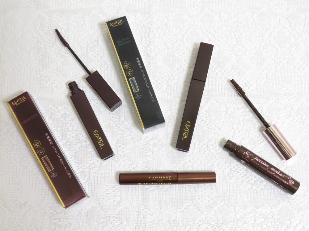 「ロング＆カラード ラッシュ 全4色／サナ エクセル（各¥1,500）」、「クイックラッシュカーラー BRブラウン／キャンメイク（¥680）」、「ボリューム＆カールマスカラ スーパーWP 02ブラウン／ヒロインメイク（¥1,000）」