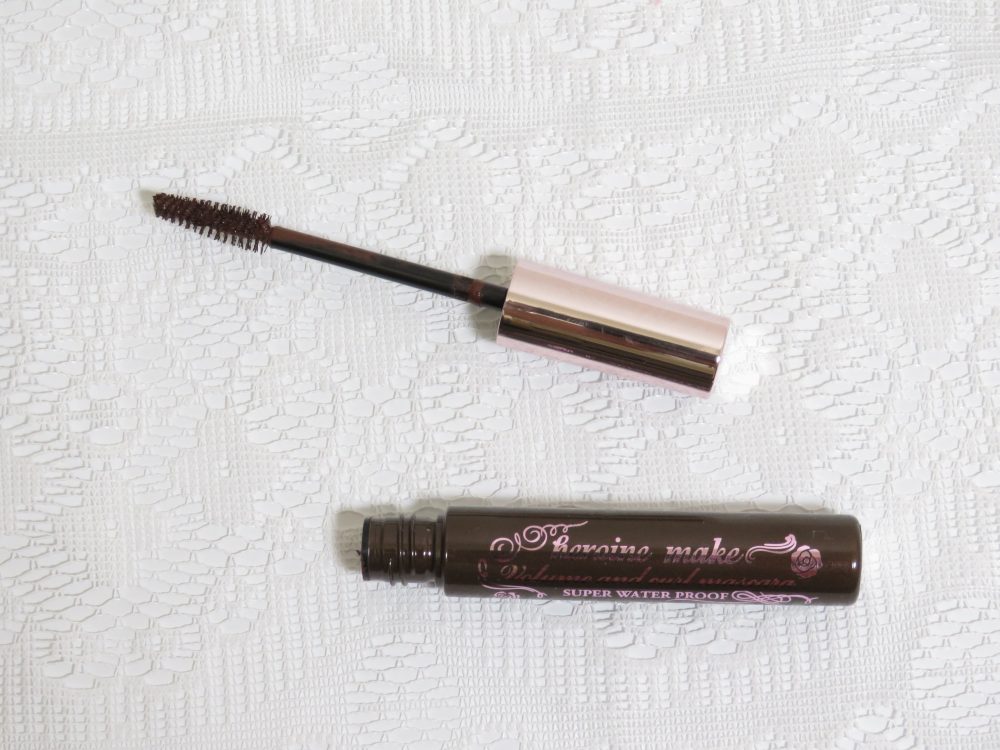 「ボリューム＆カールマスカラ スーパーWP 02ブラウン／ヒロインメイク（¥1,000）