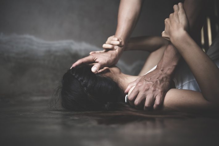 森林の回答　DVを受ける女性