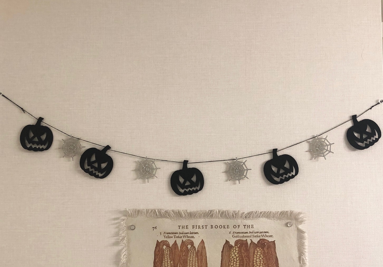 セリア　ハロウィングッズ　「フェルトハロウィンガーランド 120cm」