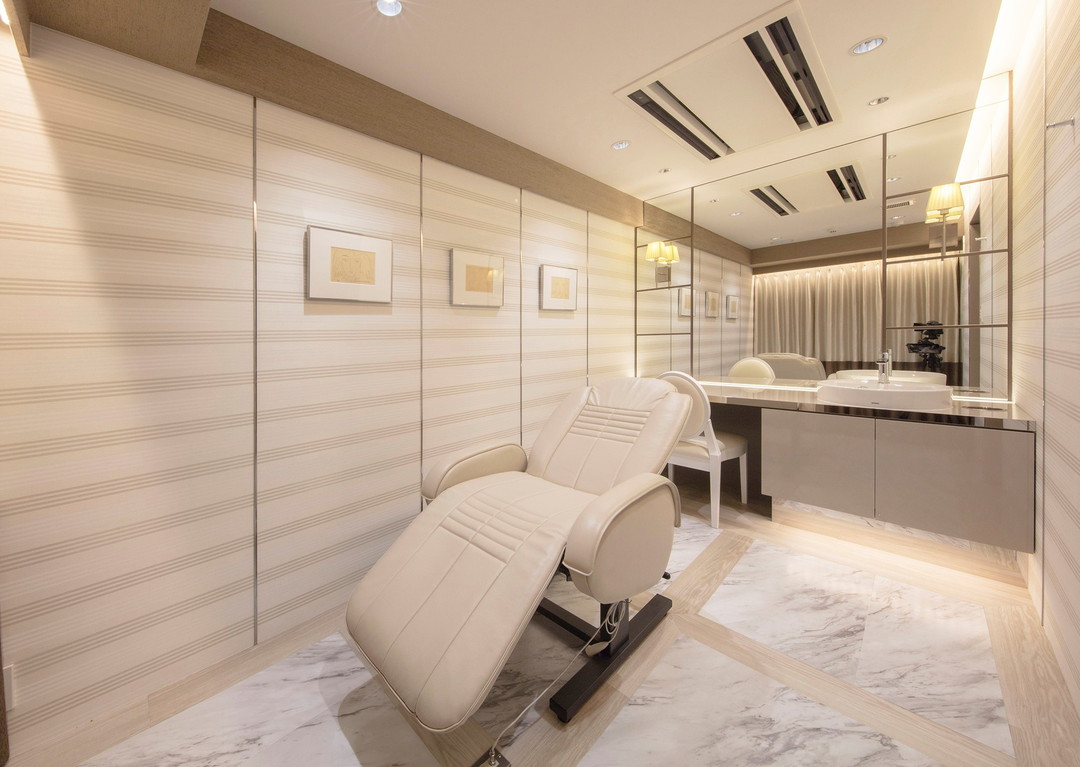 施術は個室で行う