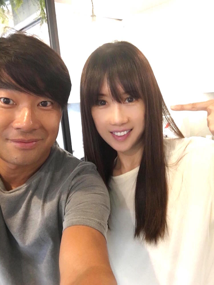 オーナーの加藤さんと髪がサラサラになったにらさわ。