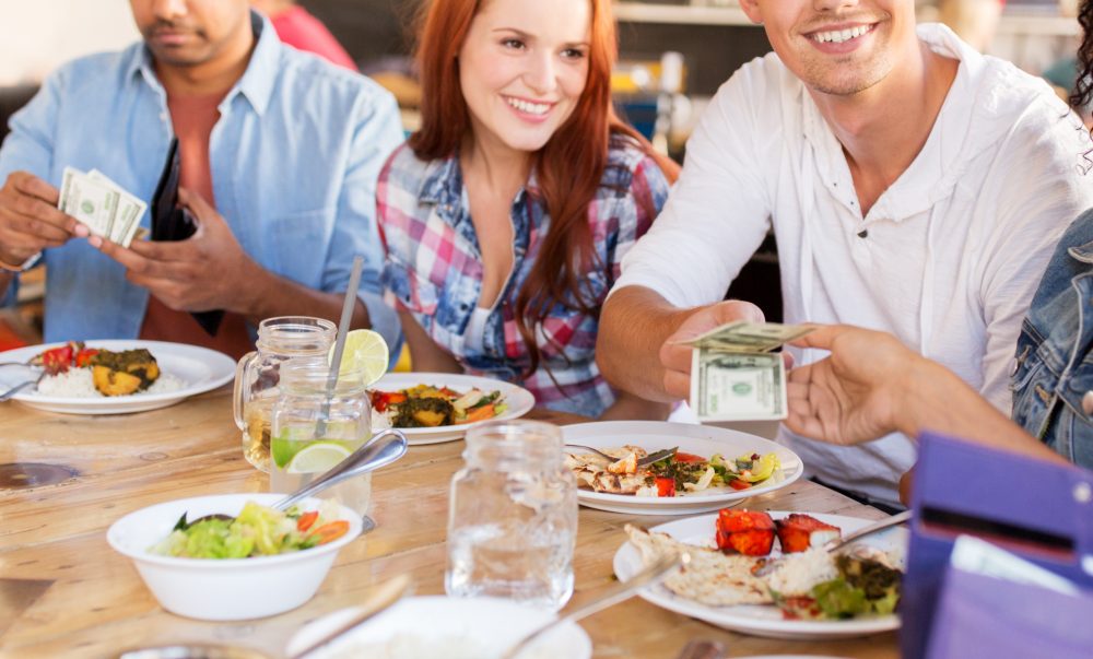 割り勘　ご飯　友人