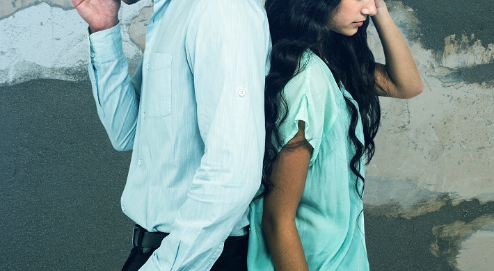 傷つけ合う二人