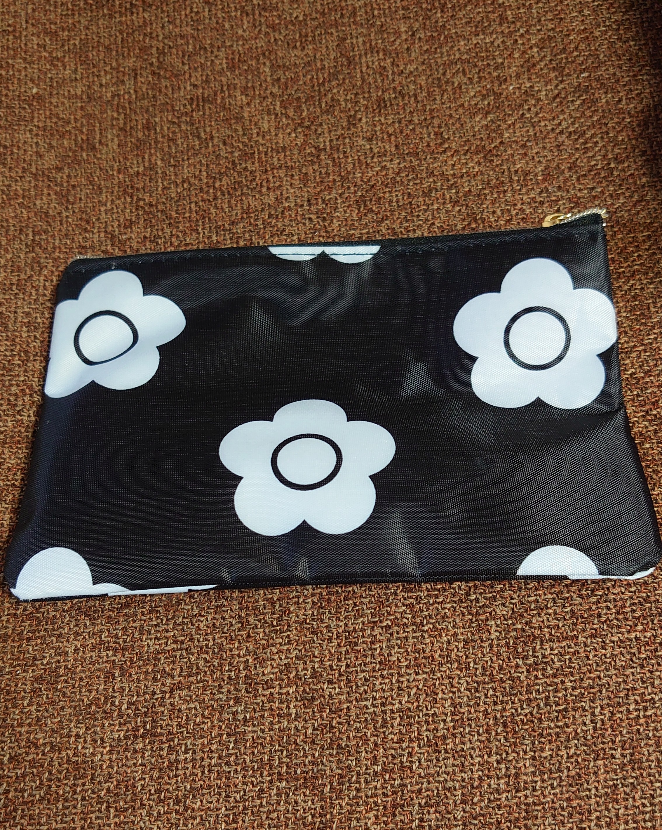 クリスマスプレゼントに貰った、「MARY QUANT （マリークヮント）」のポーチ（雑誌の付録）