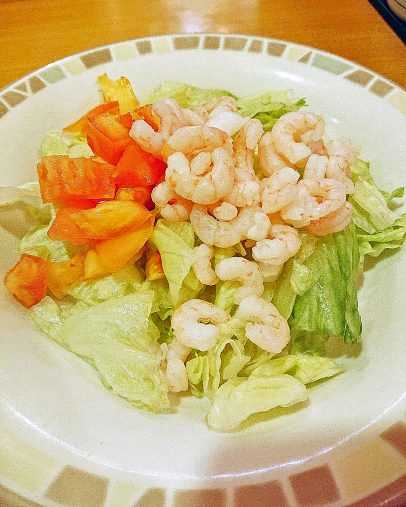 サイゼリアの小エビサラダ