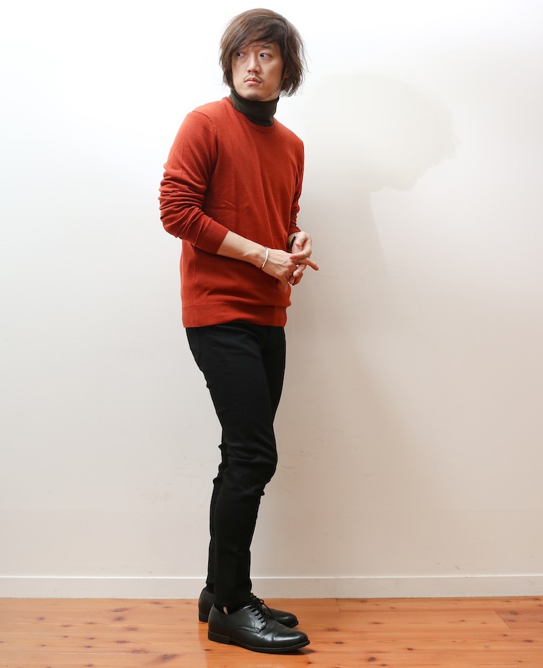 エクストラファインメリノウールセーターを着たMBさん