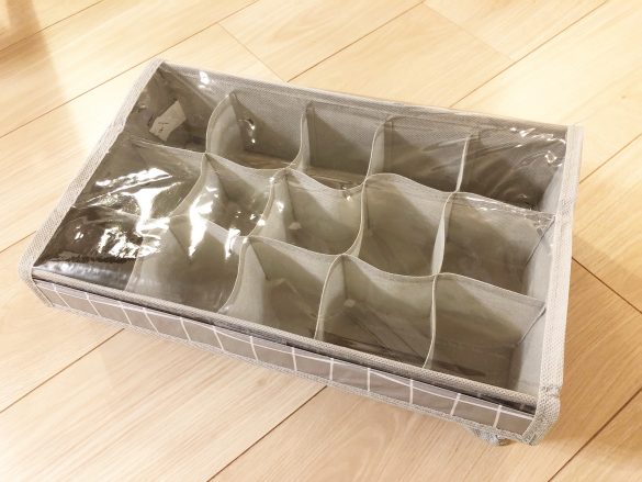 メイソウ【MINISO名創優品】 【靴下収納ケース】400円