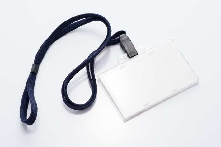 首汁の染み込んだ入館証