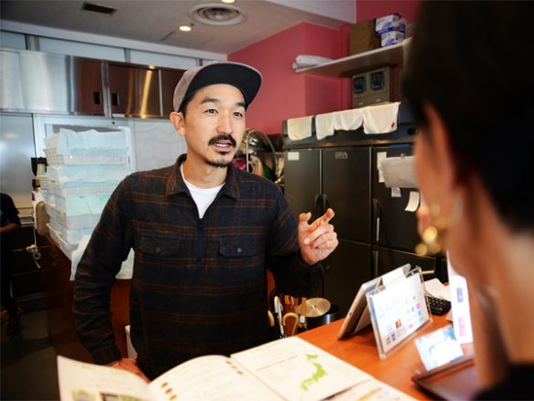 コールドプレスジュースのトレンドを牽引したサンシャインジュースのオーナー、コウ ノリ氏