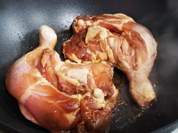 フライパンでシンプルに作る 愛情たっぷり「クリスマスチキン」の作り方