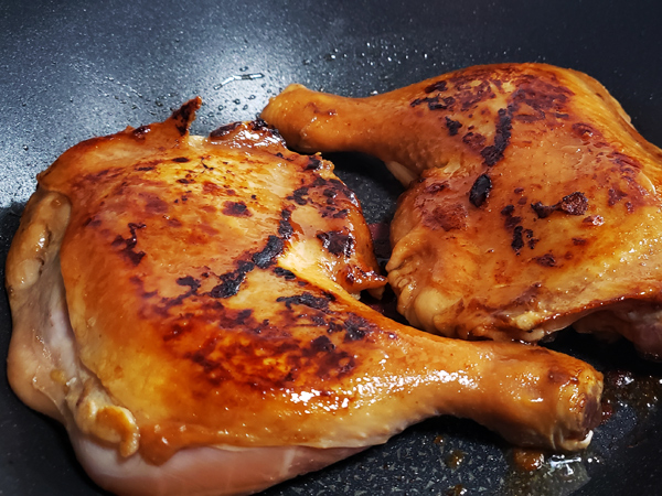 フライパンでシンプルに作る 愛情たっぷり「クリスマスチキン」の作り方