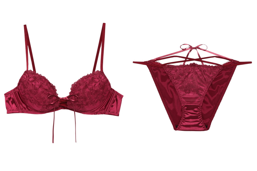 RAVIJOUR（ラヴィジュール） 「ビタークロスホットリフト 単品ブラ」¥4,790 「ビタークロス 単品ショーツ・Tバック」¥2,890