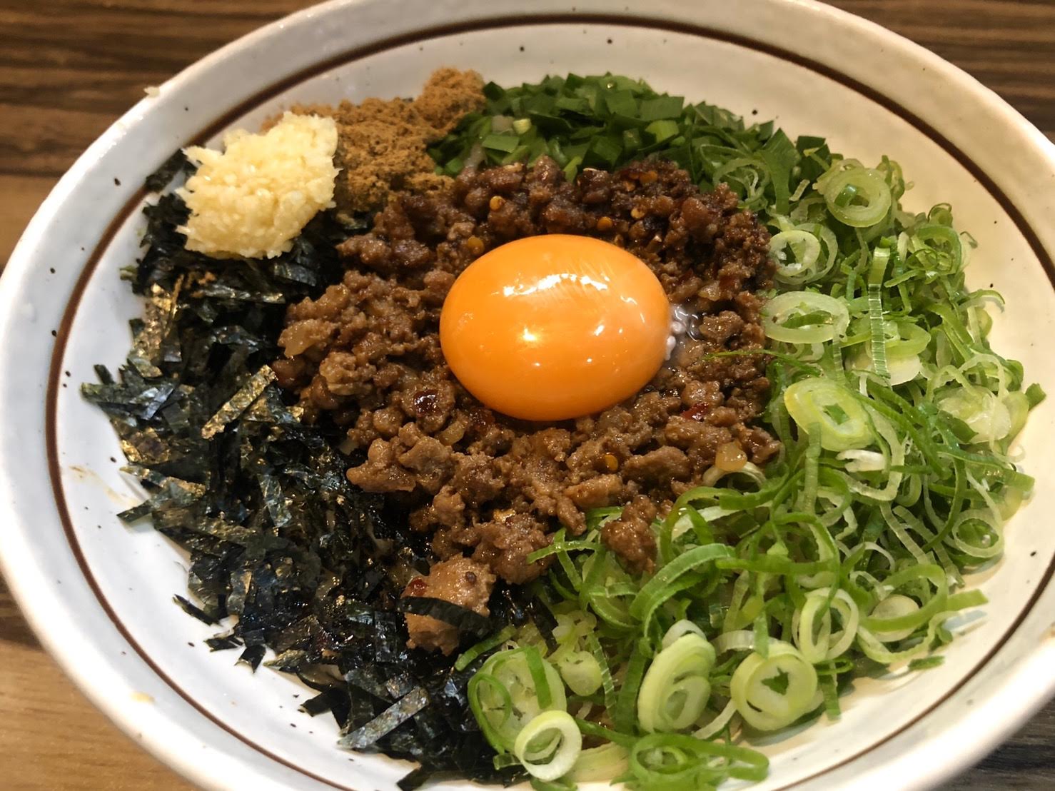 台湾まぜそば専門店「麺屋はるか」台湾まぜそば880円