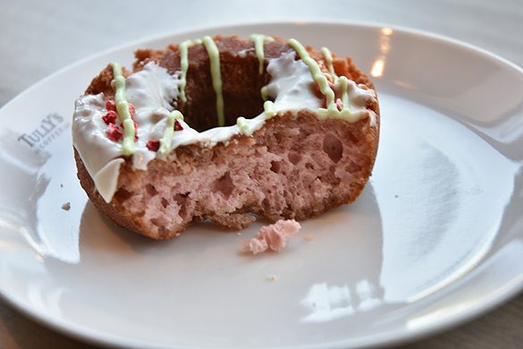 スタバ＆タリーズの季節限定ドリンク飲み比べ　オールドファッション ホリデーストロベリー