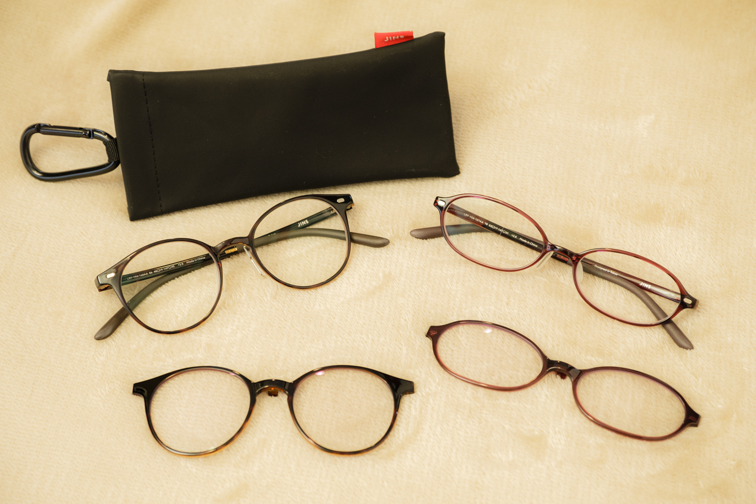 左がボストン型、右がオーバル型