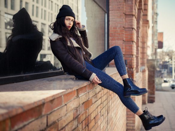 足首が寒そうなモデルの女性