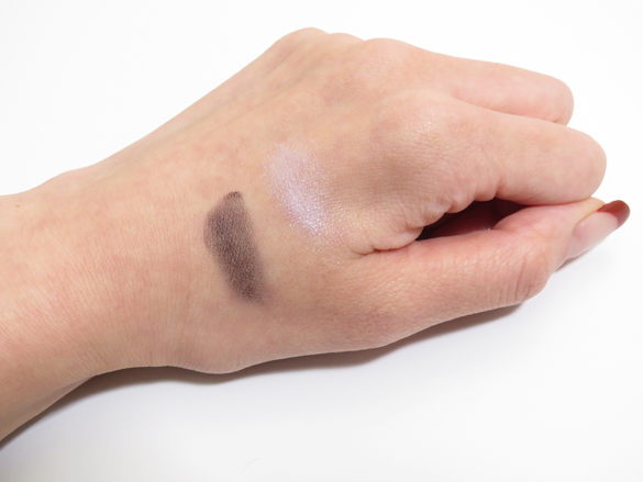キャンメイクのアイシャドウベース　手元で比較