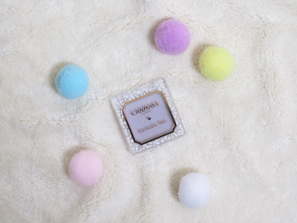 キャンメイクのアイシャドウベース　ラディアントブルー