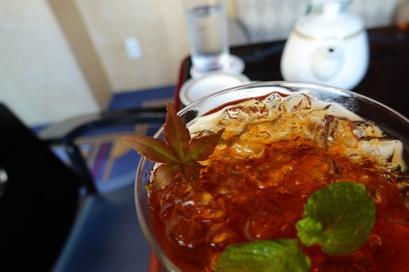 ディズニーアンバサダーホテル「ハイピリオン・ラウンジ」、『アナと雪の女王2』スペシャルドリンク（¥1,300）