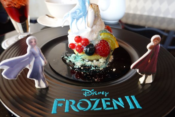 ディズニーアンバサダーホテル「ハイピリオン・ラウンジ」、ディズニー映画『アナと雪の女王2』スペシャルケーキセット(¥2,000)