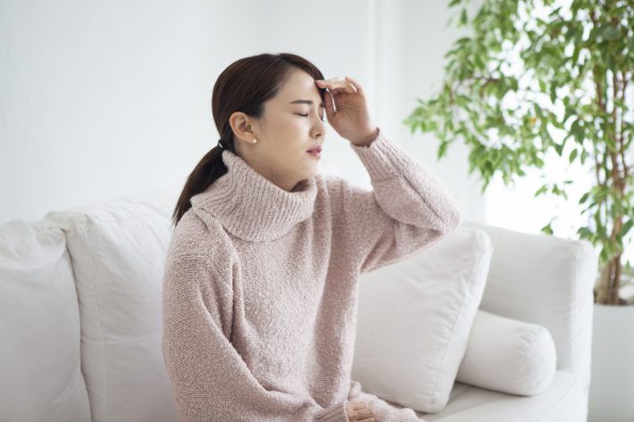 更年期の不調に悩む女性／ちぇぶら体操