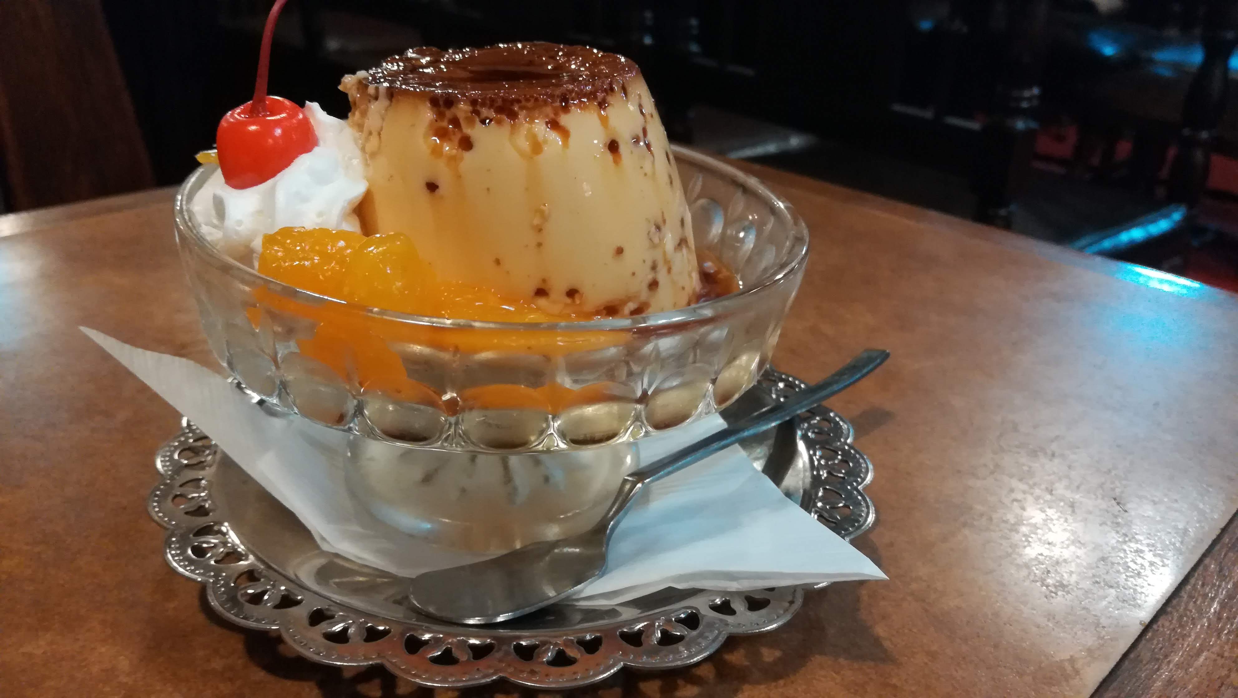 本郷三丁目「名曲・珈琲 麦」のプリン（自家製）450円