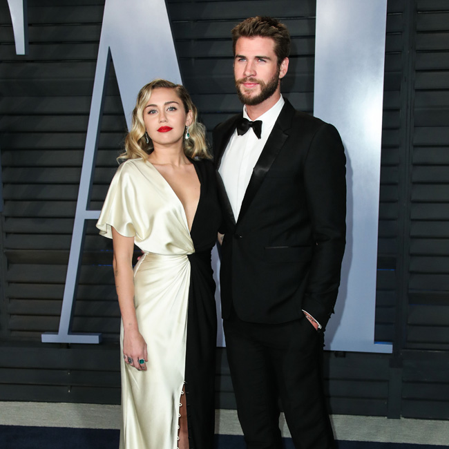 離婚が成立したマイリー・サイラス（左）とリアム・ヘムズワース（右）