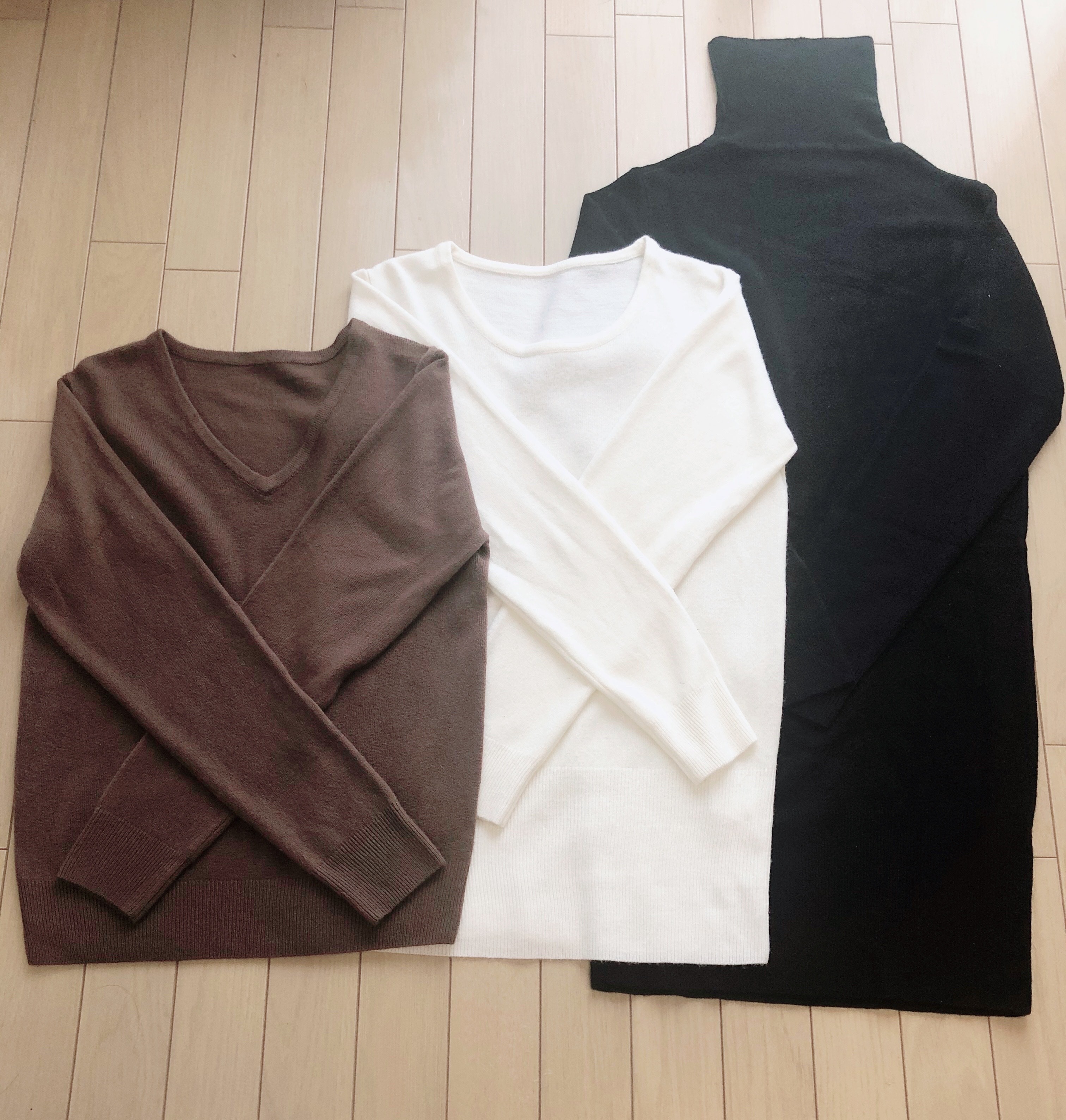 神戸レタス　おうちで洗える・カシミアタッチニット　1,354円(税別)