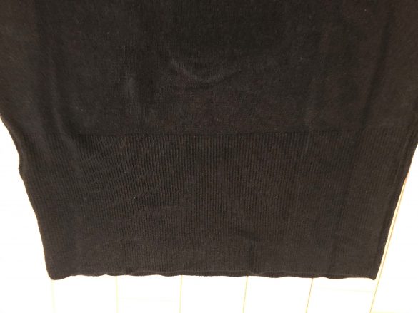 神戸レタス　おうちで洗える・カシミアタッチニット　1,354円(税別)