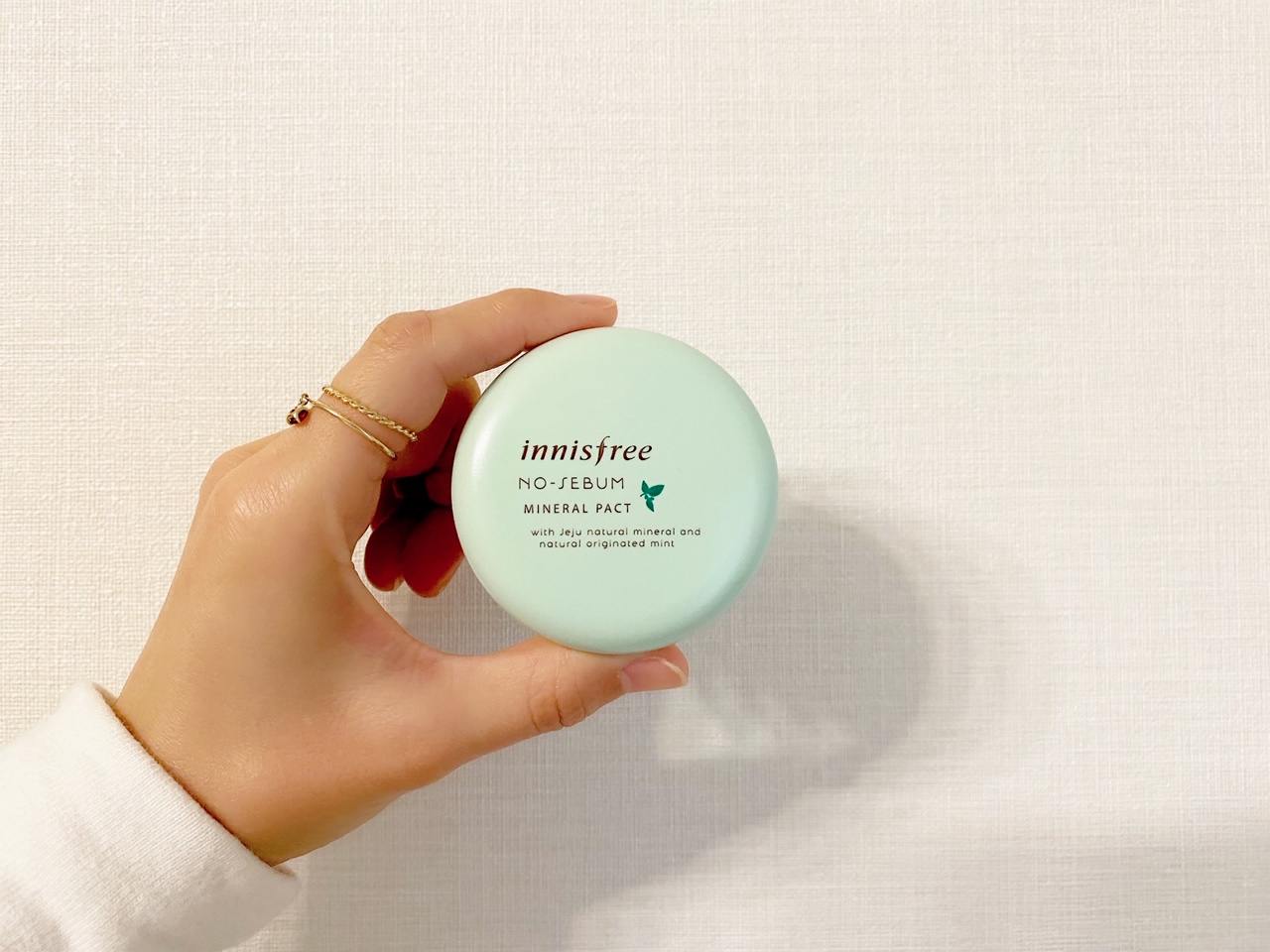 イニスフリー「ノーセバム ミネラルパクト」8.5g 1,200円