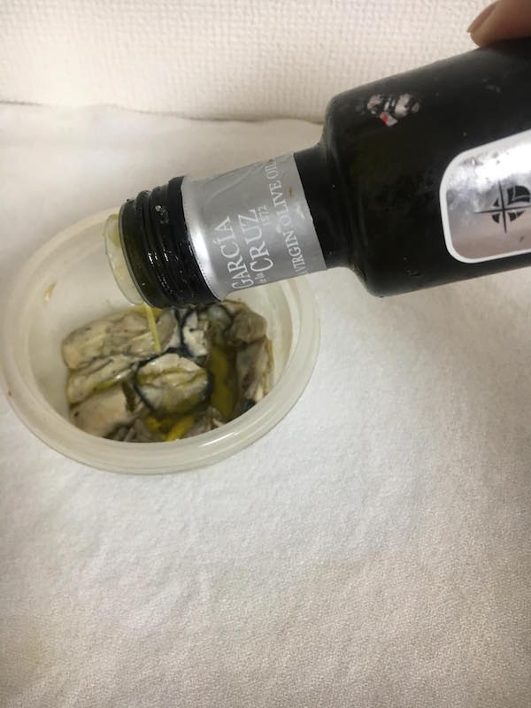 牡蠣のオリーブオイル漬け