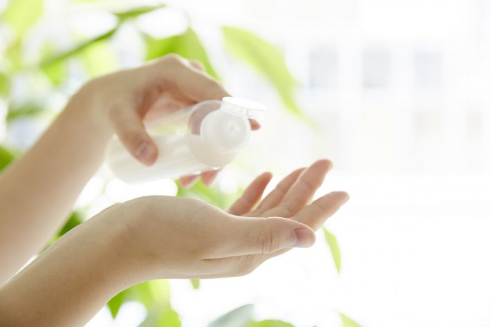 クリームを塗る前に化粧水をたっぷりつけるのが大事
