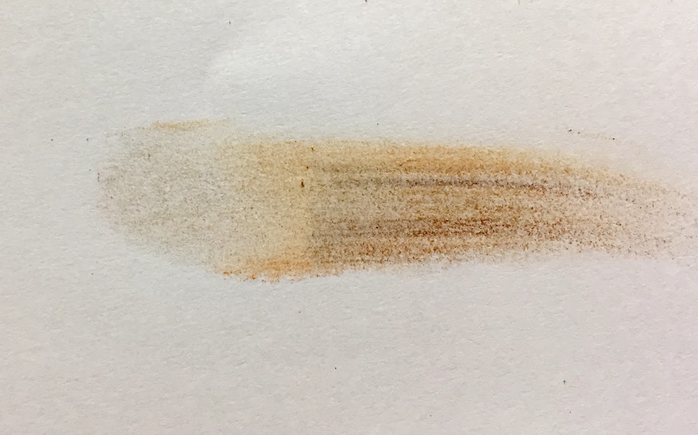 パウダーアイシャドウ シャンパンベージュ（パールラメ）100円、グラーデーションアイシャドウ オレンジ 100円　ダイソーのコスメブランド「U R GLAM（ユーアーグラム）」