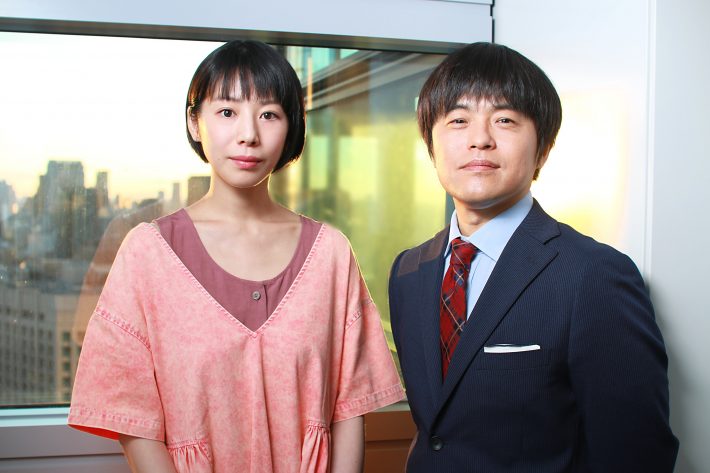 （左）夏帆さん、（右）バカリズムさん