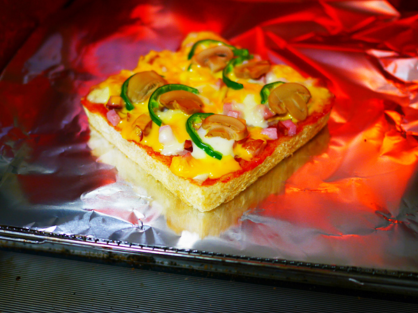 お家のピザトーストが名店級に。 3つのコツとは？