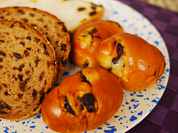 定番レーズンパンはここで買え！ スーパー、デパ地下の真の銘品