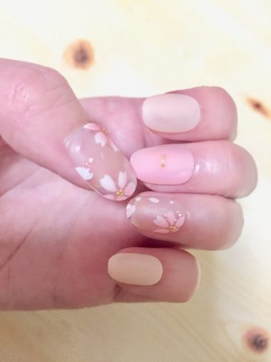 リピティション「粘着グミ 30ピース入り」強力なのに、繰り返し使えるネイルチップ用粘着グミが話題