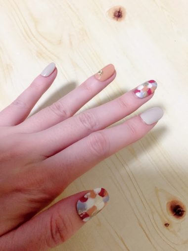 リピティション「粘着グミ 30ピース入り」強力なのに、繰り返し使えるネイルチップ用粘着グミが話題