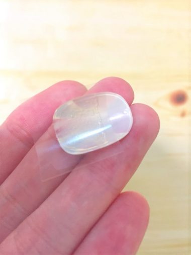 リピティション「粘着グミ 30ピース入り」強力なのに、繰り返し使えるネイルチップ用粘着グミが話題