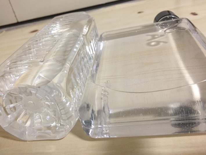 500㎖のペットボトルと比較　横