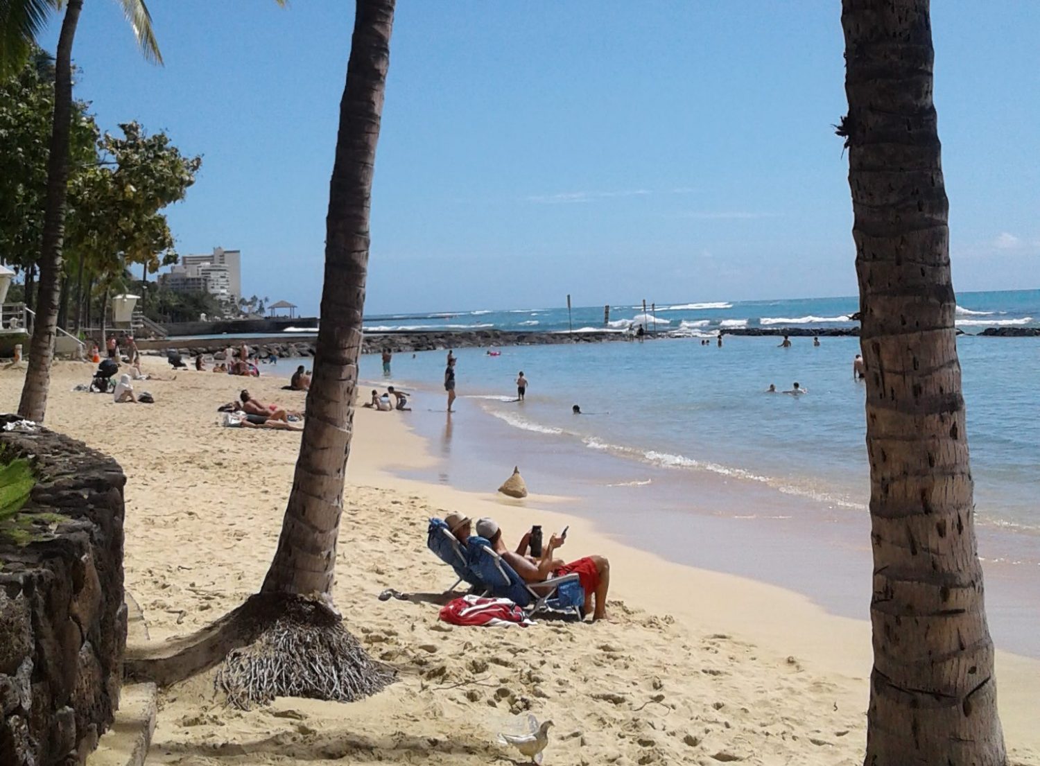 寂しすぎるワイキキビーチの今　ガラガラ２