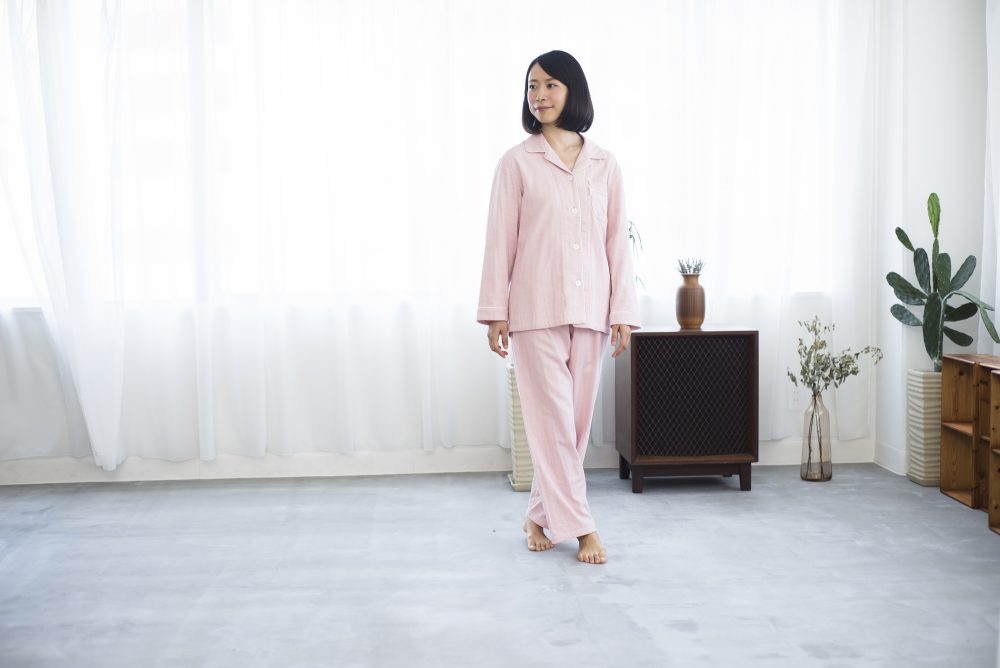 「しなやか 3重ガーゼパジャマ」レディース 22,000円／メンズ 23,000円