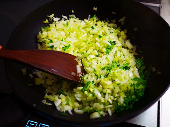 子供にもお手伝い可能！ 定番料理がグーンとおいしくなる 大量ストック料理「きのこのラグー」の作り方