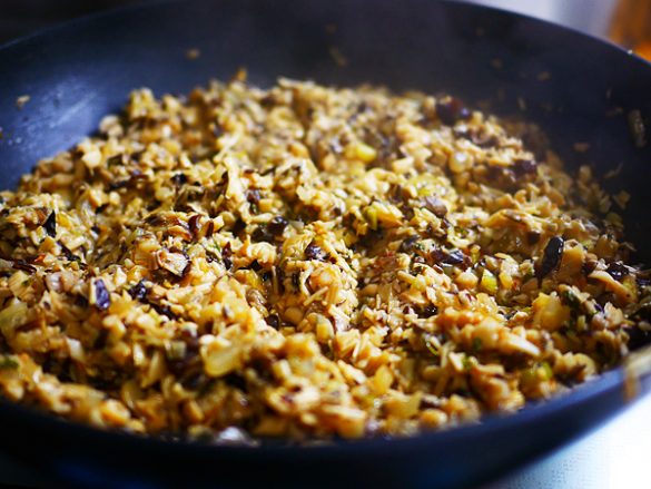 子供にもお手伝い可能！ 定番料理がグーンとおいしくなる 大量ストック料理「きのこのラグー」の作り方