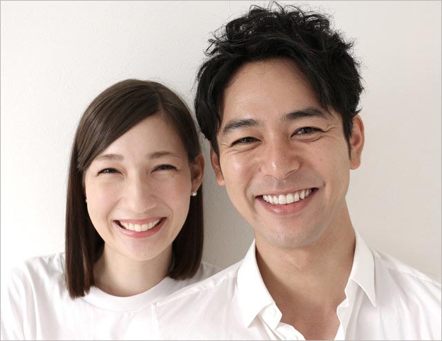 妻夫木聡とマイコが2016年の結婚時に報道各社に送ったツーショット写真　妻夫木聡・マイコ夫妻